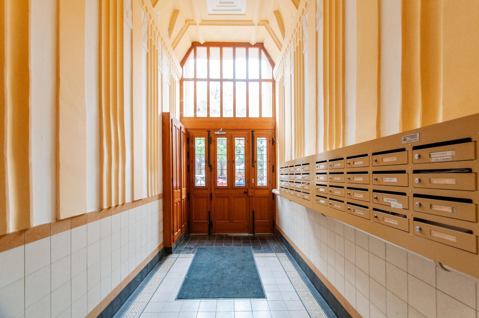 Spacious Family Suite Along River Side, In The Heart Of Buda Budapest Bagian luar foto
