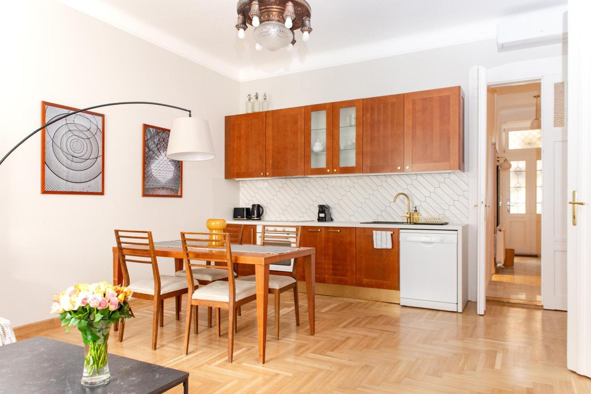 Spacious Family Suite Along River Side, In The Heart Of Buda Budapest Bagian luar foto
